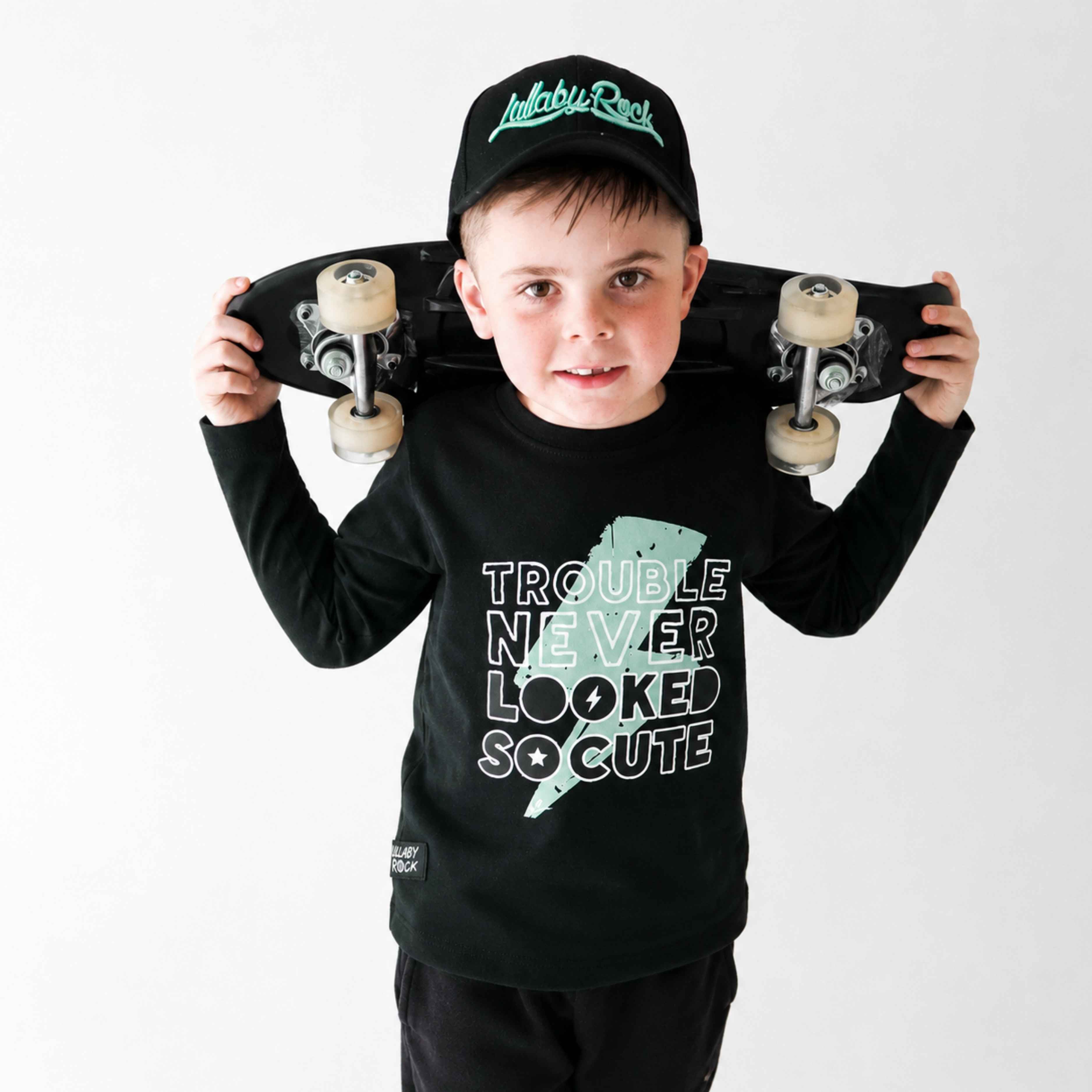 Trouble Never Looked So Good -winter Tee/Bodyvest